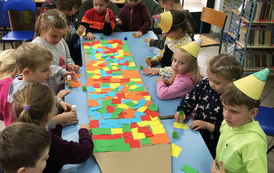 2022-11-22 Dzień Kredki w bibliotece w Rokitnicy 4